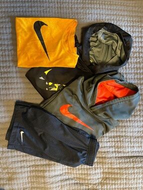 Nike Set  of tee, shorts and 2 hoodies